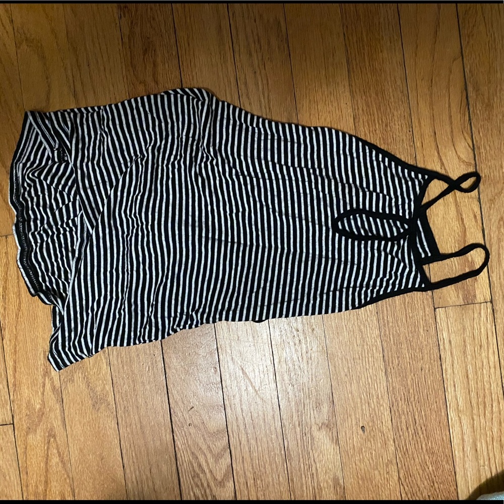 WHITE AND BLACK HALTOR TOP